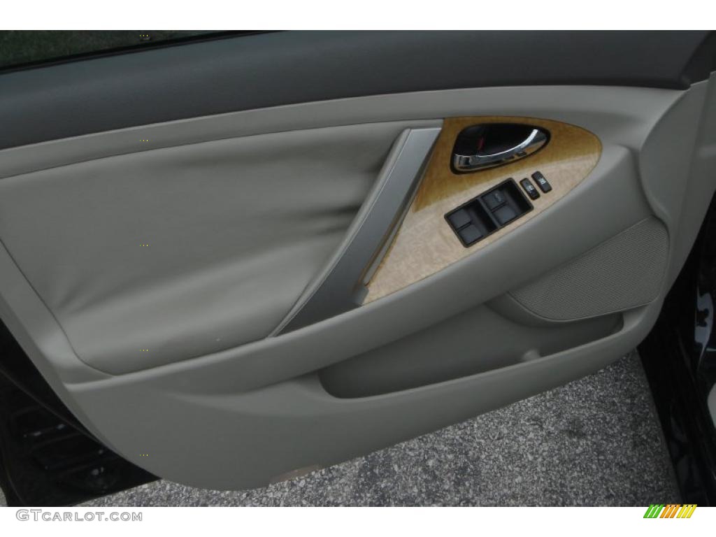 2007 Camry XLE - Black / Bisque photo #23