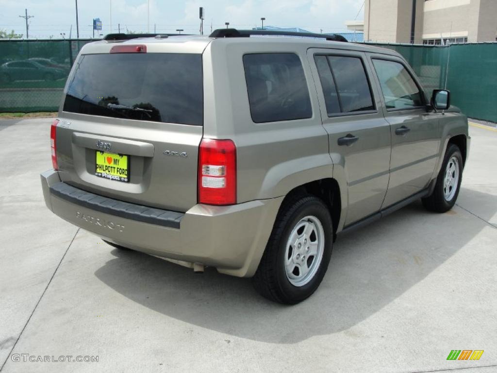 2007 Patriot Sport 4x4 - Light Khaki Metallic / Pastel Pebble Beige photo #3