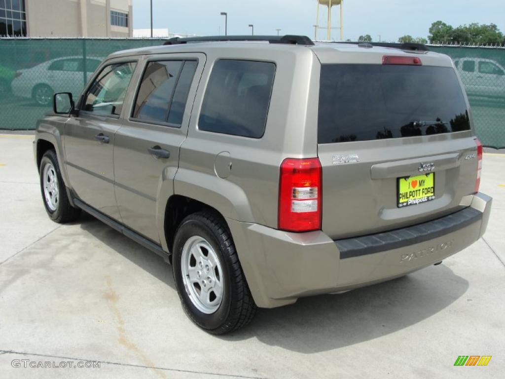 2007 Patriot Sport 4x4 - Light Khaki Metallic / Pastel Pebble Beige photo #5