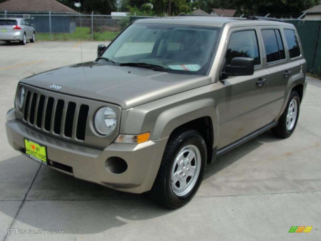 2007 Patriot Sport 4x4 - Light Khaki Metallic / Pastel Pebble Beige photo #7