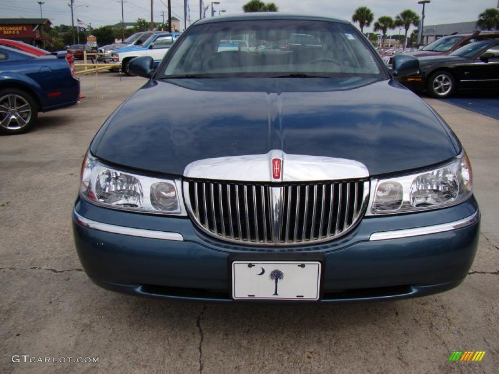 2001 Town Car Executive - Aqua Blue / Light Graphite photo #3