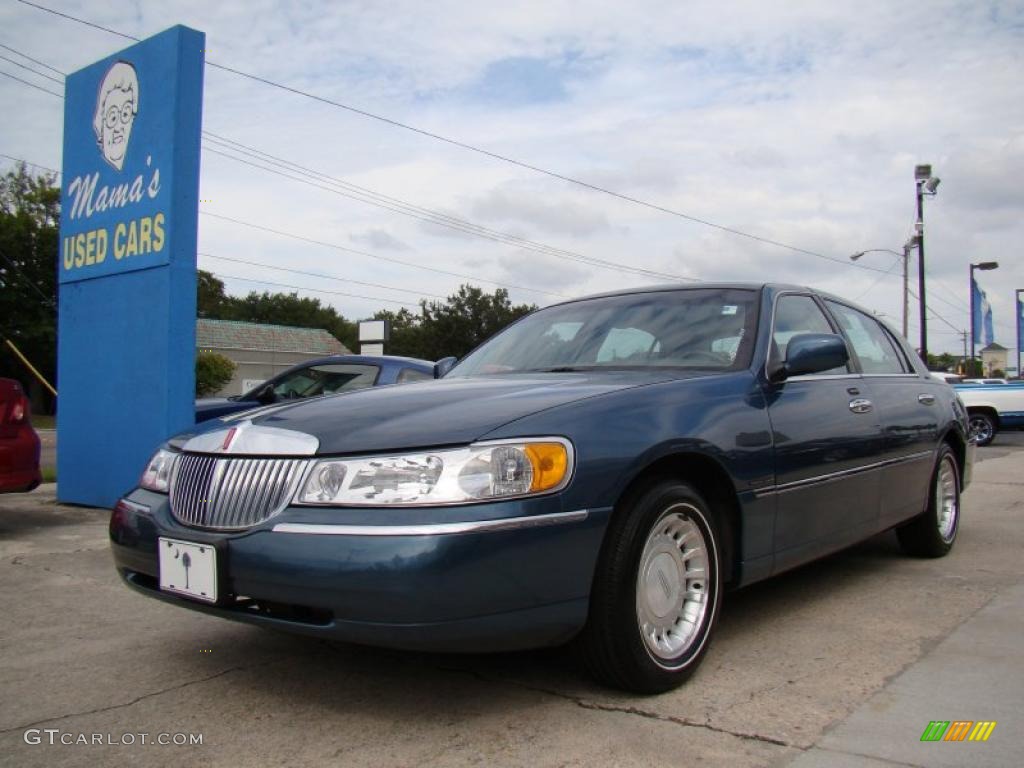 2001 Town Car Executive - Aqua Blue / Light Graphite photo #4