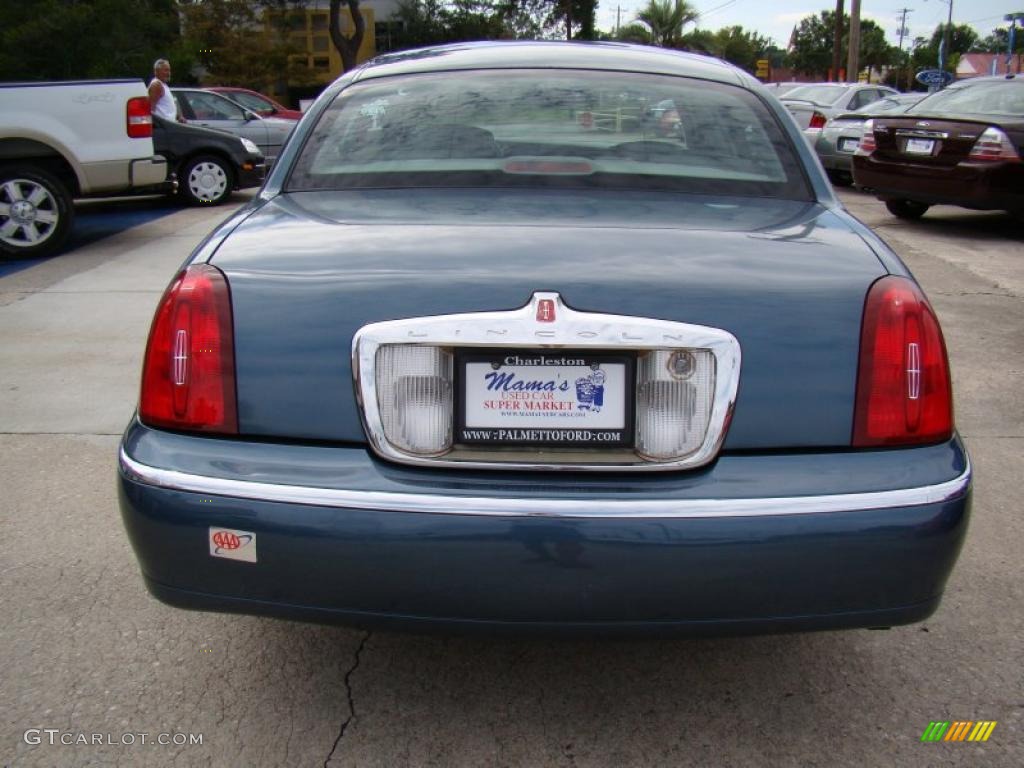 2001 Town Car Executive - Aqua Blue / Light Graphite photo #7