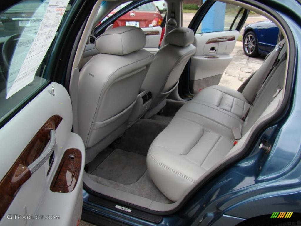 2001 Town Car Executive - Aqua Blue / Light Graphite photo #12