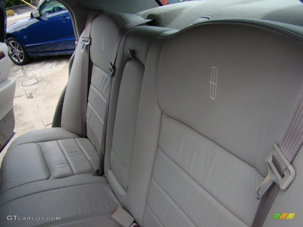 2001 Town Car Executive - Aqua Blue / Light Graphite photo #13