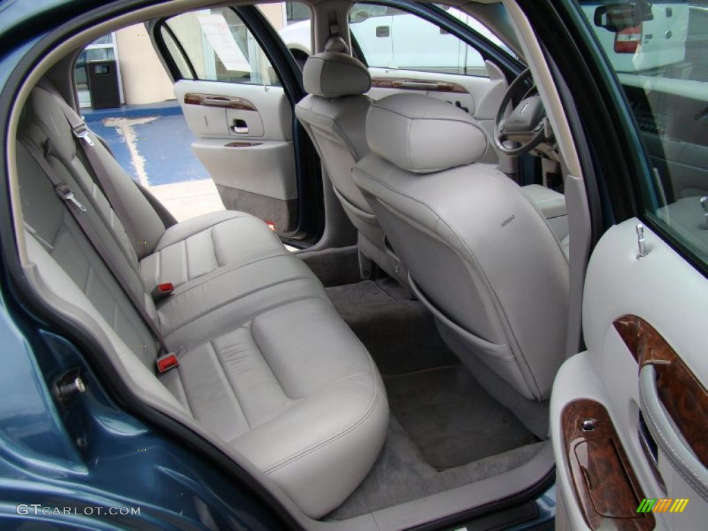 2001 Town Car Executive - Aqua Blue / Light Graphite photo #15