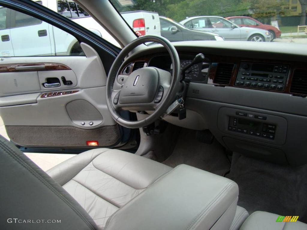 2001 Town Car Executive - Aqua Blue / Light Graphite photo #17