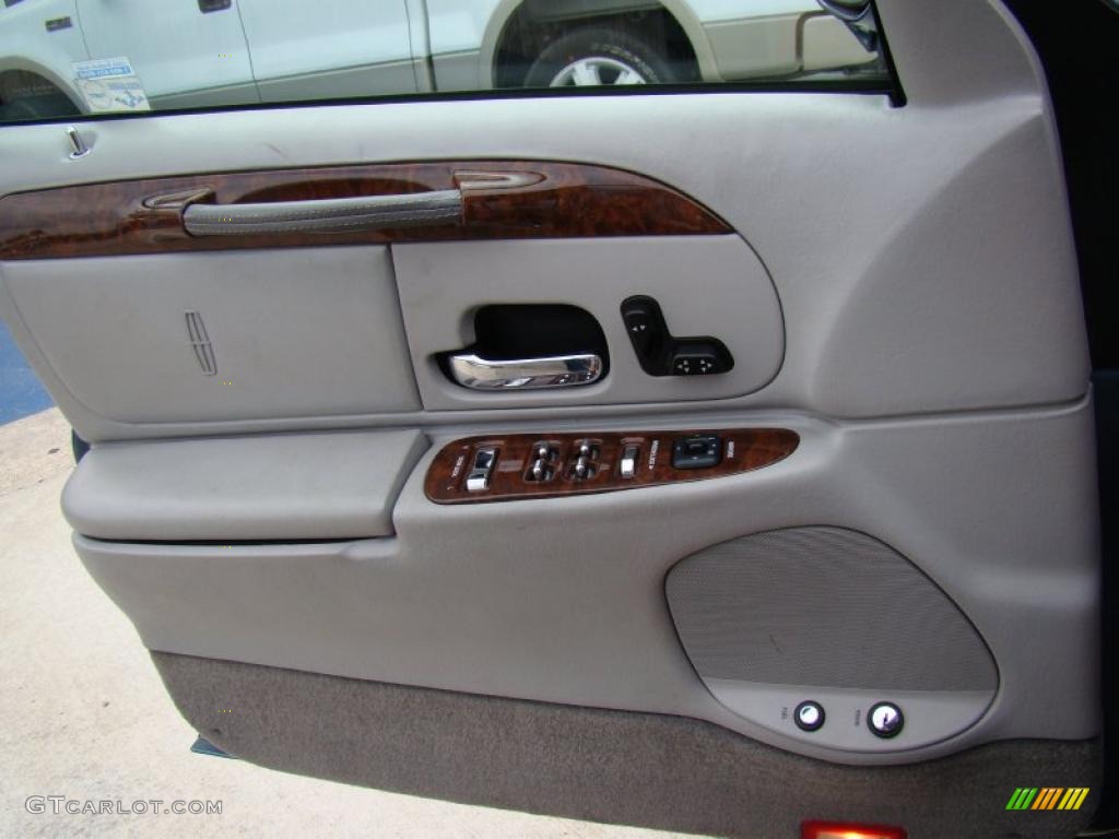 2001 Town Car Executive - Aqua Blue / Light Graphite photo #19