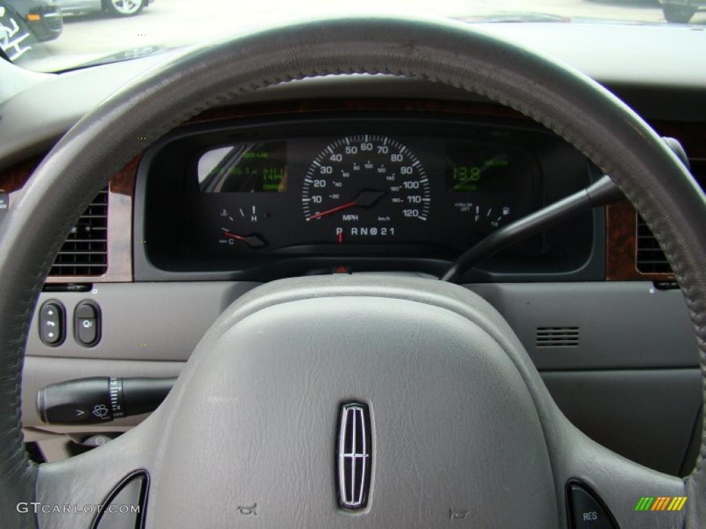 2001 Town Car Executive - Aqua Blue / Light Graphite photo #22