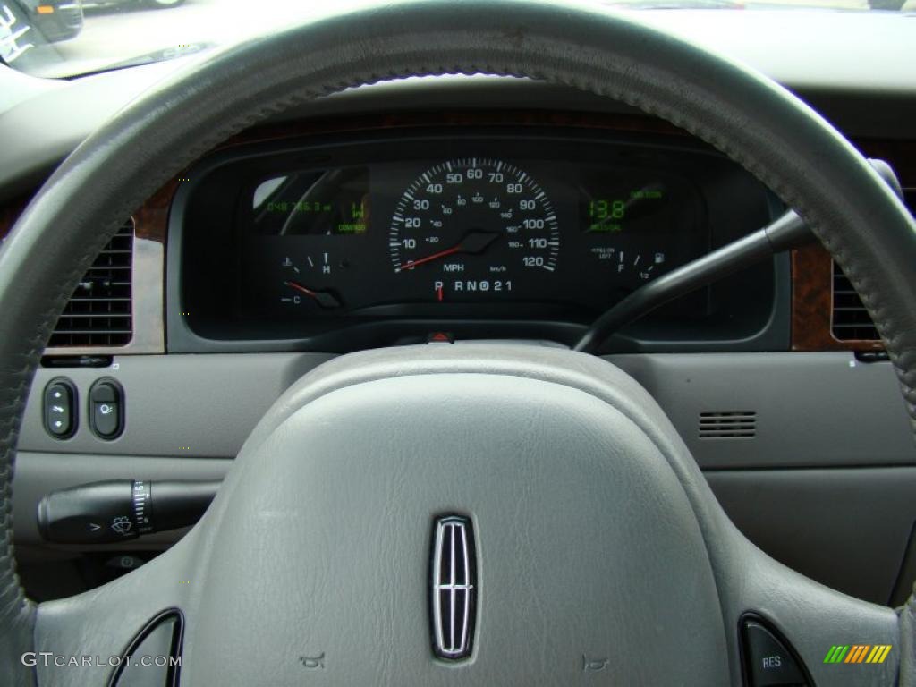 2001 Town Car Executive - Aqua Blue / Light Graphite photo #24
