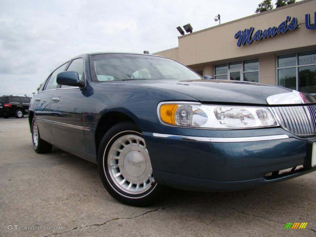 2001 Town Car Executive - Aqua Blue / Light Graphite photo #29