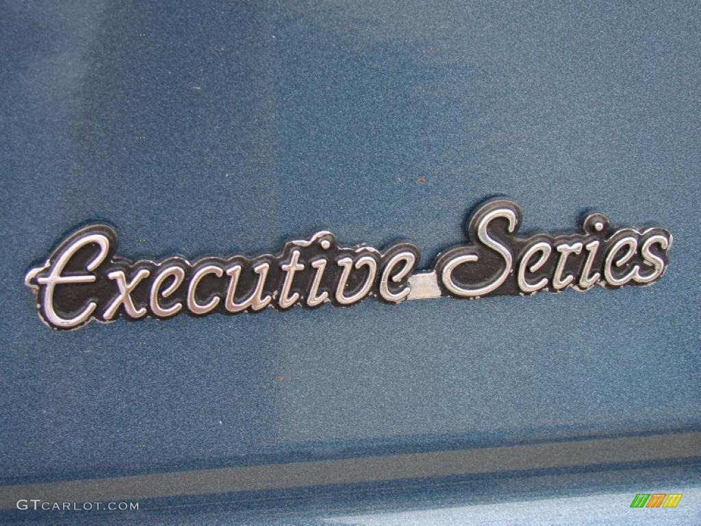 2001 Town Car Executive - Aqua Blue / Light Graphite photo #32