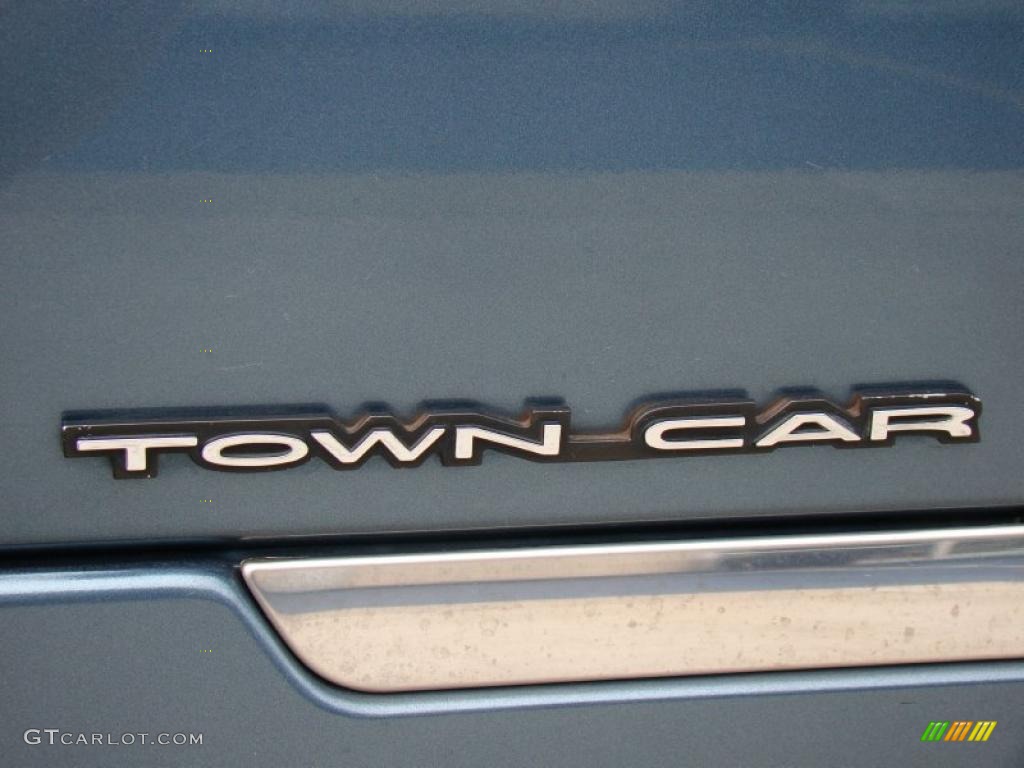 2001 Town Car Executive - Aqua Blue / Light Graphite photo #33