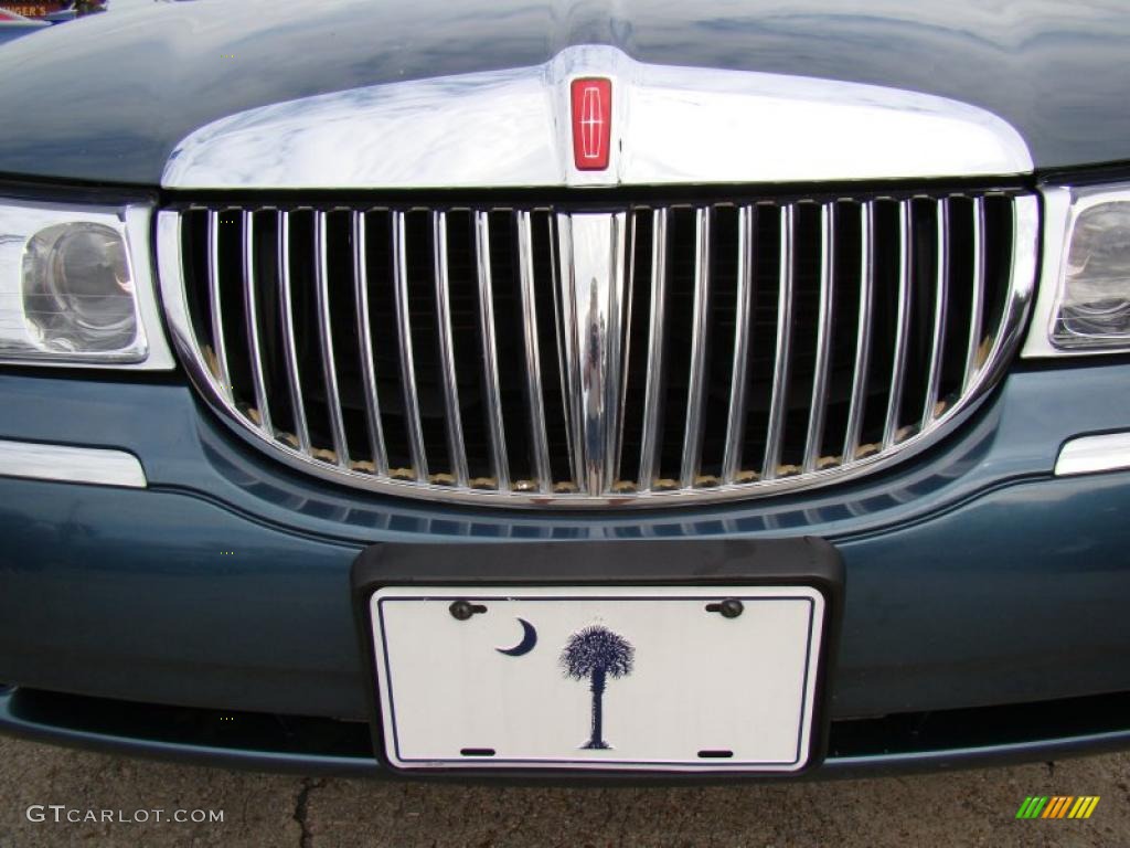 2001 Town Car Executive - Aqua Blue / Light Graphite photo #34