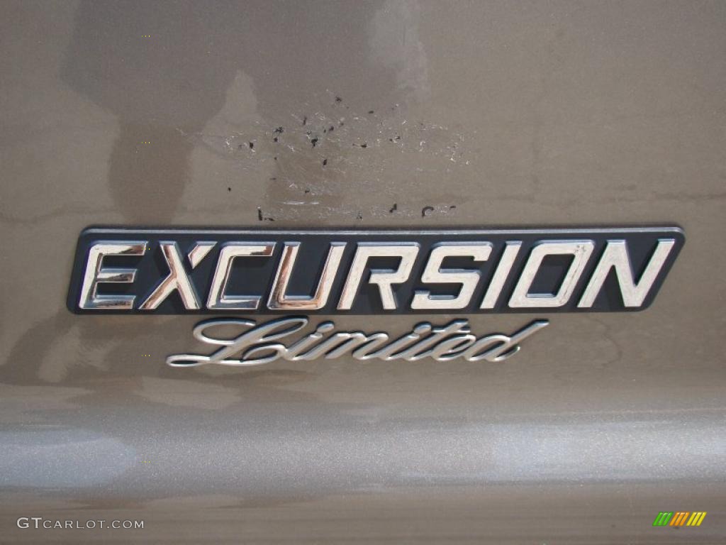 2005 Excursion Limited 4X4 - Pueblo Gold Metallic / Medium Pebble photo #31