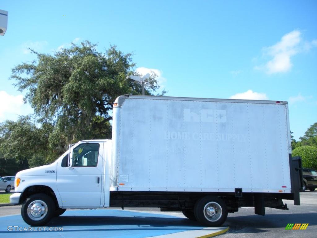 1999 E Series Cutaway E350 Commercial Moving Truck - Oxford White / Medium Graphite photo #2
