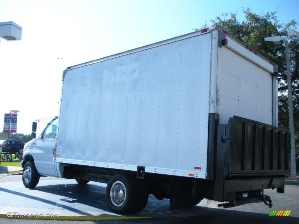 1999 E Series Cutaway E350 Commercial Moving Truck - Oxford White / Medium Graphite photo #3