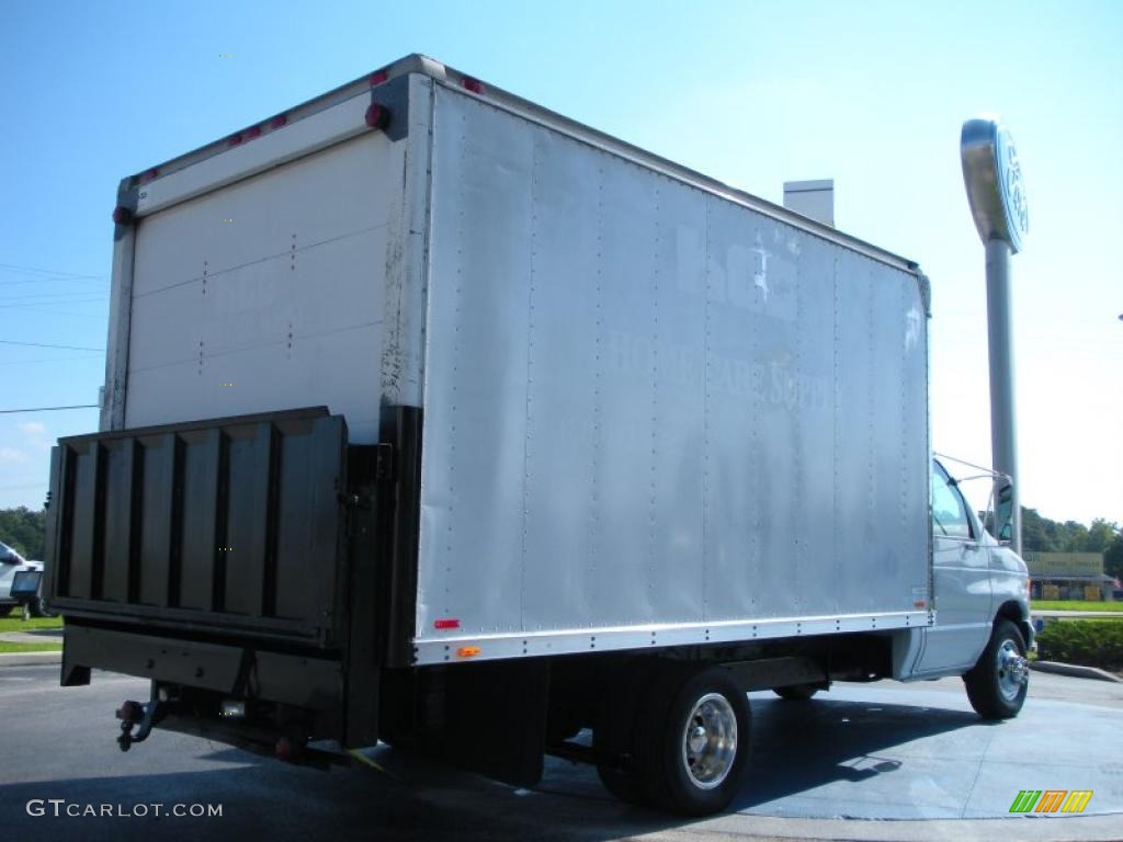 1999 E Series Cutaway E350 Commercial Moving Truck - Oxford White / Medium Graphite photo #5