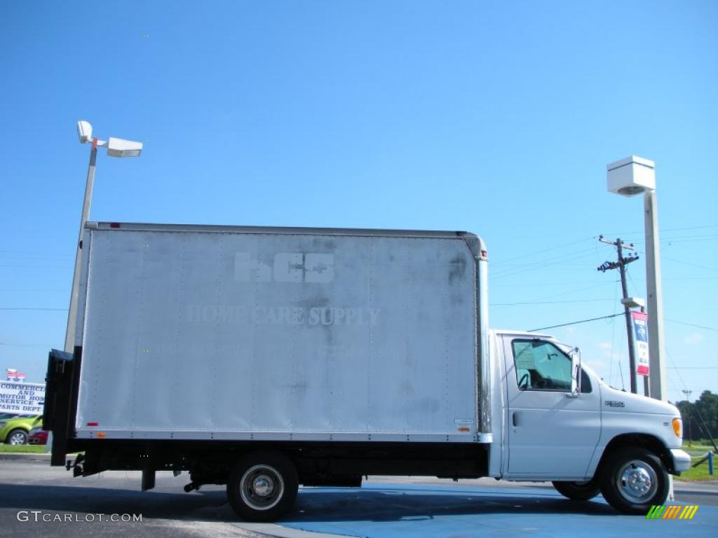 1999 E Series Cutaway E350 Commercial Moving Truck - Oxford White / Medium Graphite photo #6