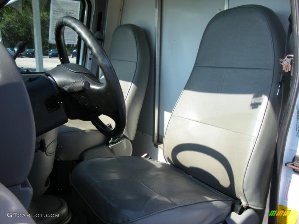 1999 E Series Cutaway E350 Commercial Moving Truck - Oxford White / Medium Graphite photo #15