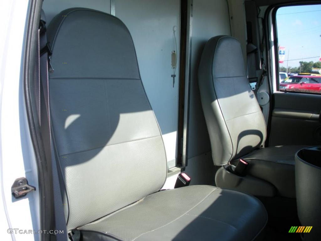 1999 E Series Cutaway E350 Commercial Moving Truck - Oxford White / Medium Graphite photo #17