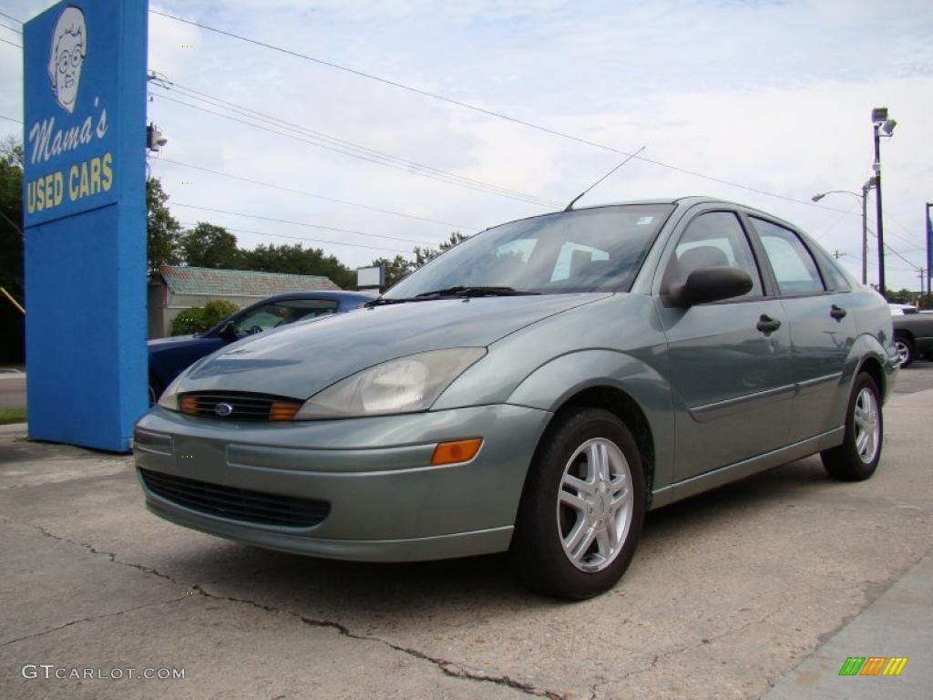 2004 Focus SE Sedan - Light Tundra Metallic / Medium Parchment photo #4