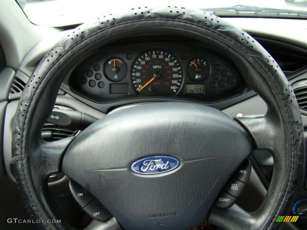 2004 Focus SE Sedan - Light Tundra Metallic / Medium Parchment photo #21