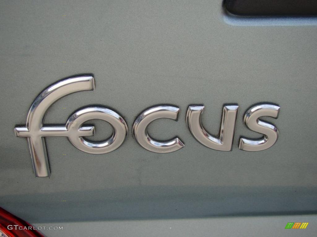 2004 Focus SE Sedan - Light Tundra Metallic / Medium Parchment photo #32
