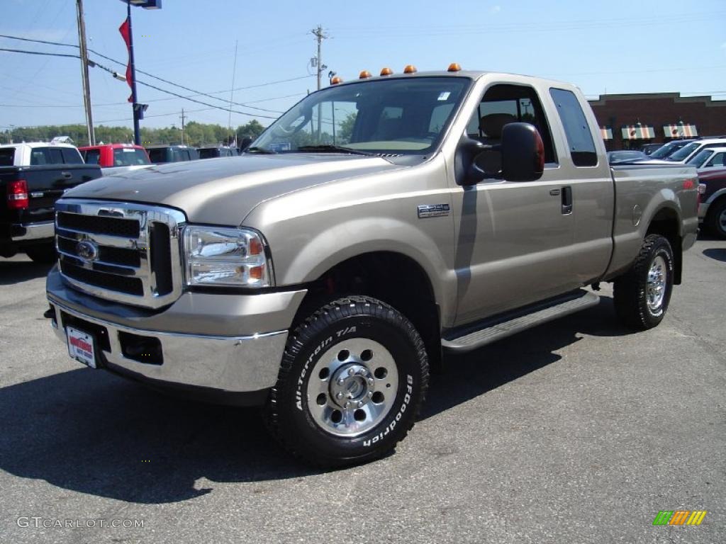 2005 F250 Super Duty FX4 SuperCab 4x4 - Arizona Beige Metallic / Tan photo #1