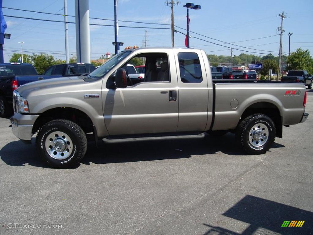 2005 F250 Super Duty FX4 SuperCab 4x4 - Arizona Beige Metallic / Tan photo #2