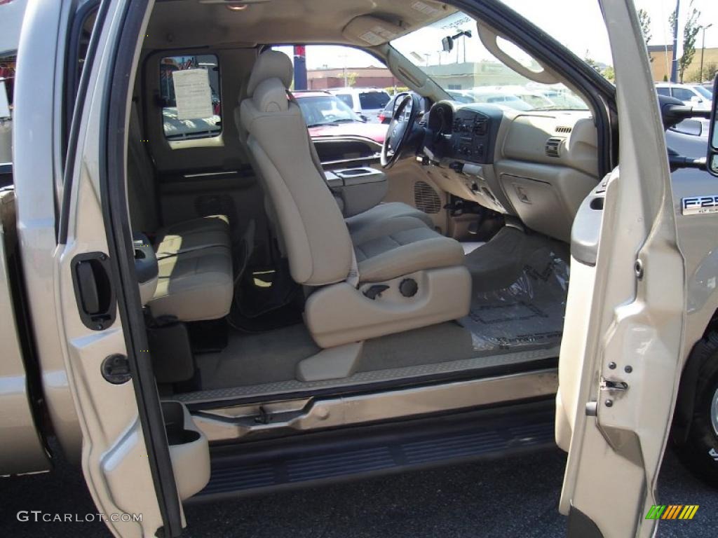 2005 F250 Super Duty FX4 SuperCab 4x4 - Arizona Beige Metallic / Tan photo #20