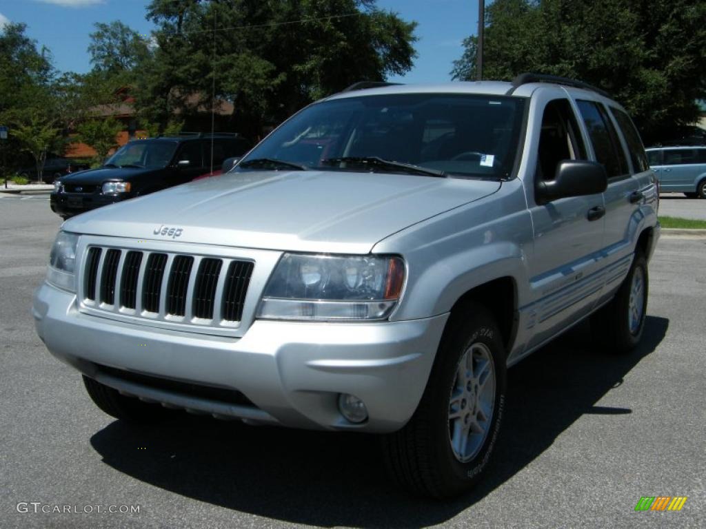 2004 Grand Cherokee Laredo - Bright Silver Metallic / Dark Slate Gray photo #1