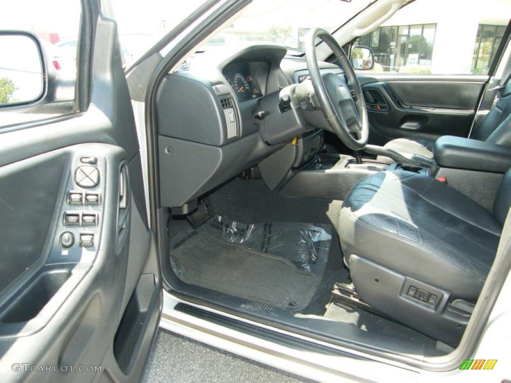 2004 Grand Cherokee Laredo - Bright Silver Metallic / Dark Slate Gray photo #13