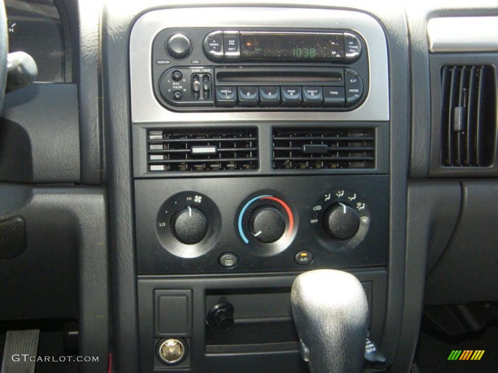 2004 Grand Cherokee Laredo - Bright Silver Metallic / Dark Slate Gray photo #20