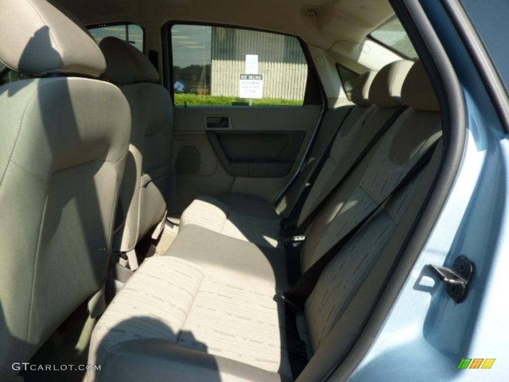 2009 Focus SE Sedan - Light Ice Blue Metallic / Medium Stone photo #13