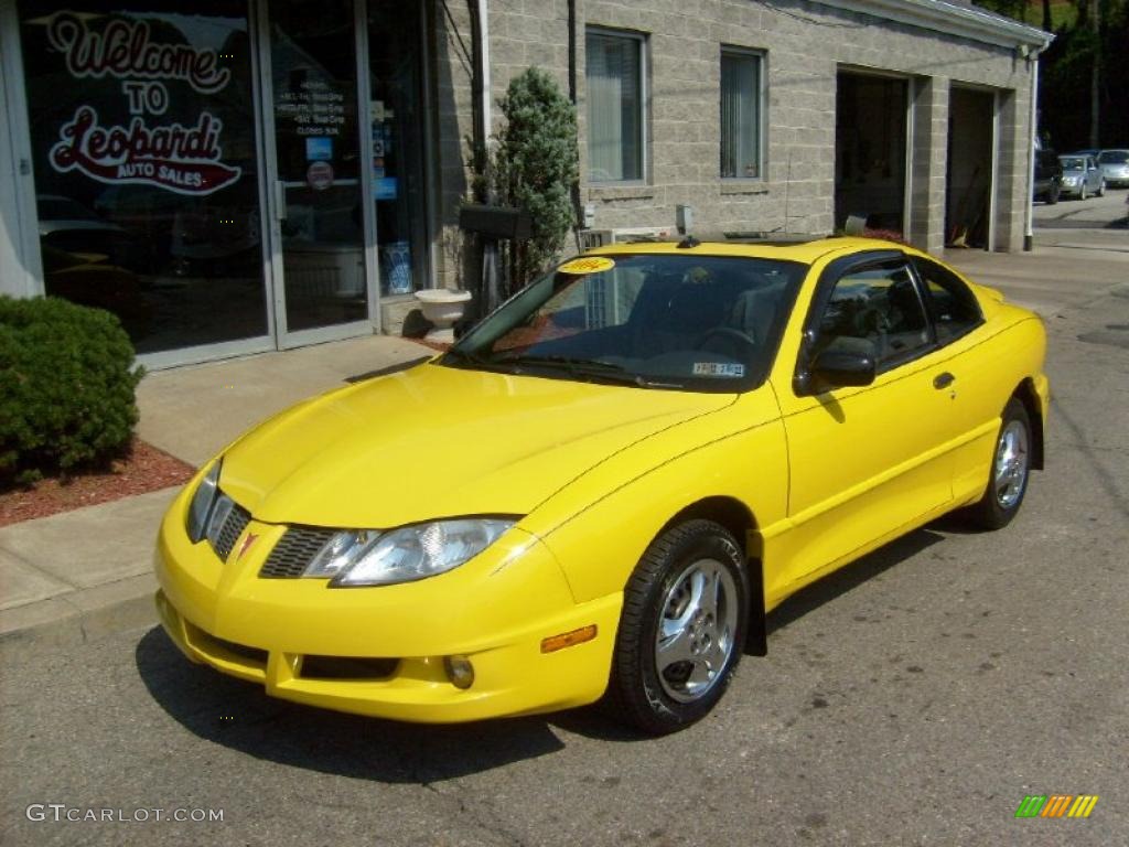 2004 Sunfire Coupe - Rally Yellow / Graphite photo #1