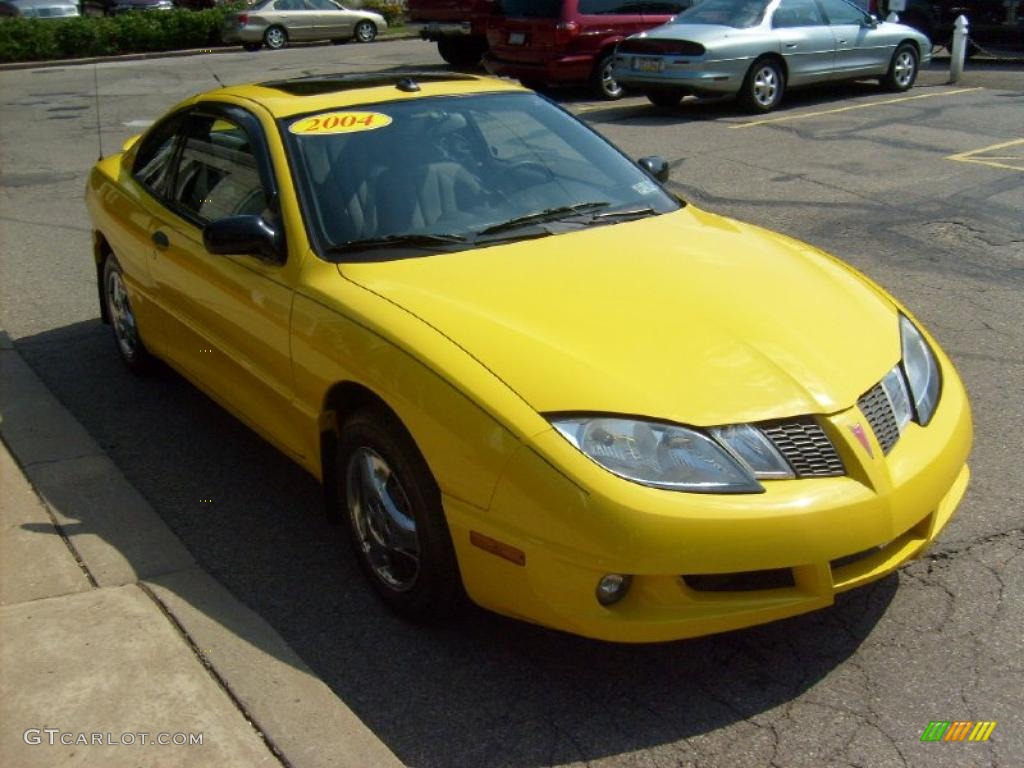 2004 Sunfire Coupe - Rally Yellow / Graphite photo #6