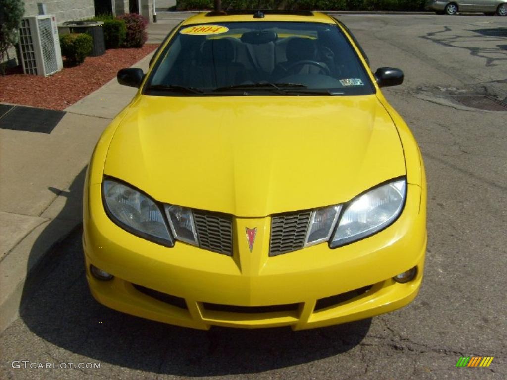 2004 Sunfire Coupe - Rally Yellow / Graphite photo #7