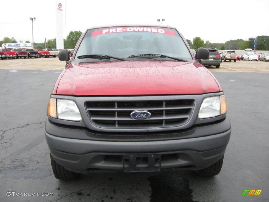 2002 F150 XL Regular Cab 4x4 - Toreador Red Metallic / Medium Graphite photo #2