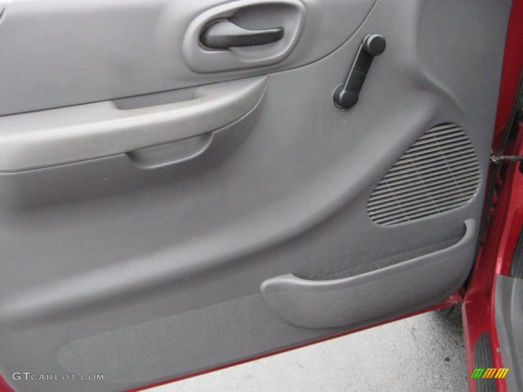 2002 F150 XL Regular Cab 4x4 - Toreador Red Metallic / Medium Graphite photo #13