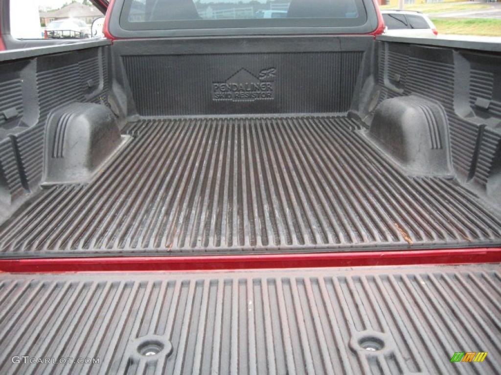 2002 F150 XL Regular Cab 4x4 - Toreador Red Metallic / Medium Graphite photo #14
