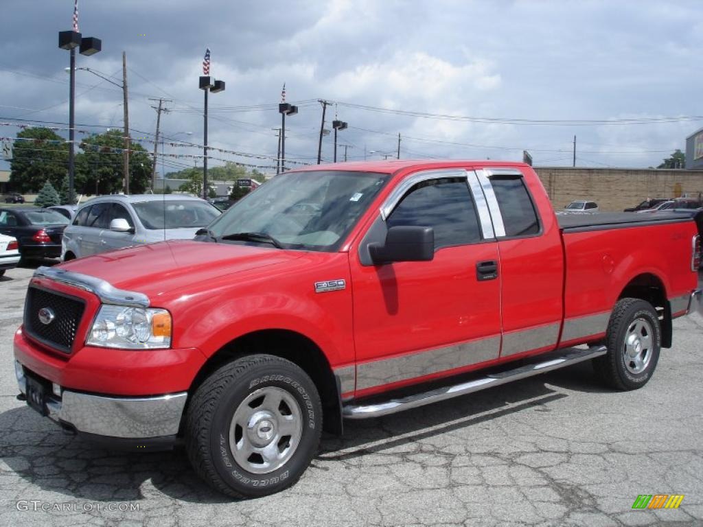 2005 F150 XLT SuperCab 4x4 - Bright Red / Medium Flint/Dark Flint Grey photo #3
