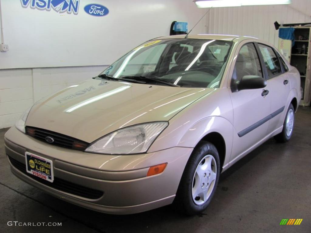 2001 Focus LX Sedan - Jackpot Gold Metallic / Medium Pebble photo #1