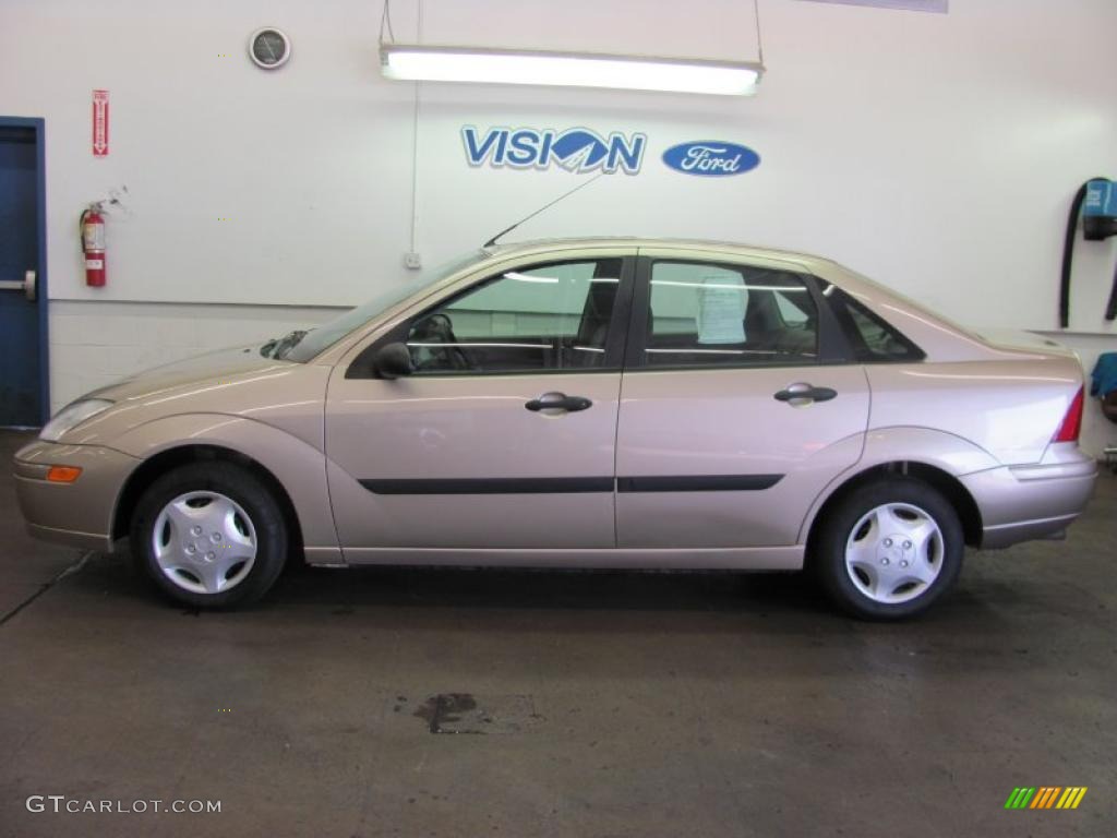 2001 Focus LX Sedan - Jackpot Gold Metallic / Medium Pebble photo #13