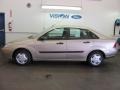 2001 Jackpot Gold Metallic Ford Focus LX Sedan  photo #13