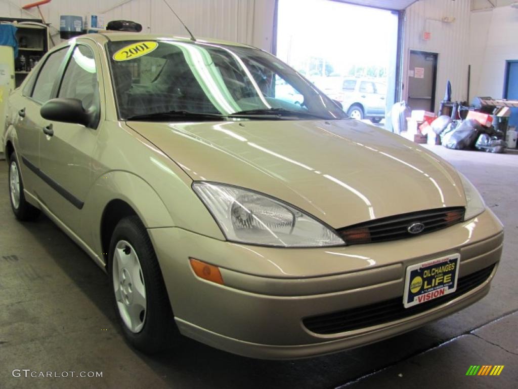 2001 Focus LX Sedan - Jackpot Gold Metallic / Medium Pebble photo #16