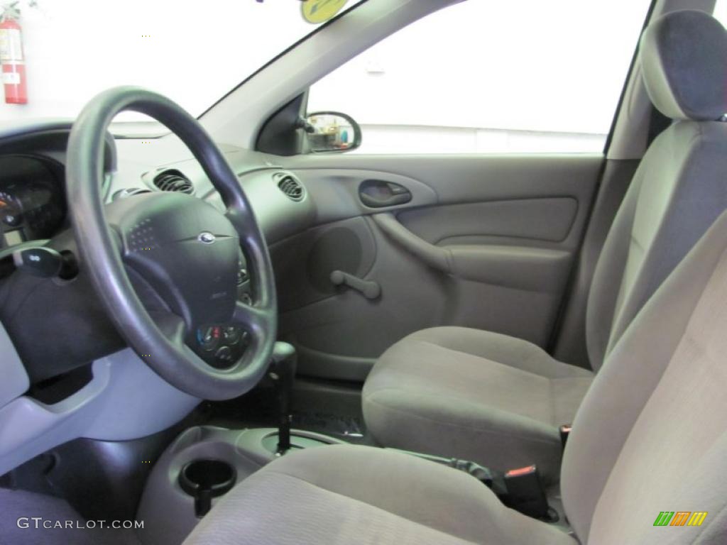 2001 Focus LX Sedan - Jackpot Gold Metallic / Medium Pebble photo #21