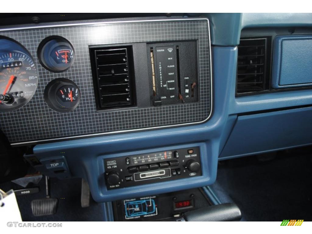 1986 Mustang LX Convertible - Light Regatta Blue Metallic / Blue photo #14