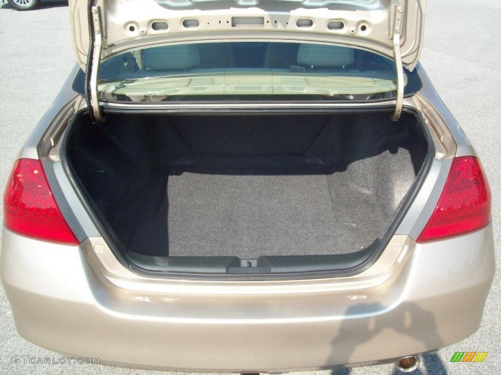 2006 Accord Value Package Sedan - Desert Mist Metallic / Ivory photo #15