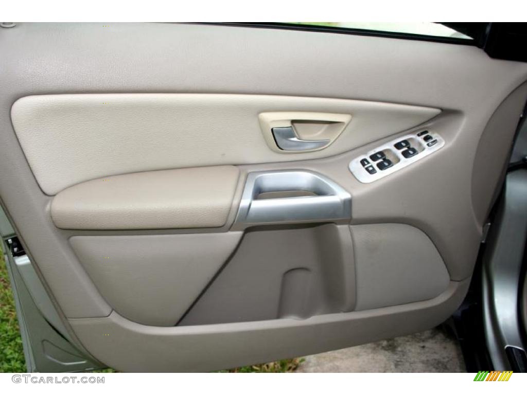 2004 XC90 T6 AWD - Silver Metallic / Taupe/Light Taupe photo #31